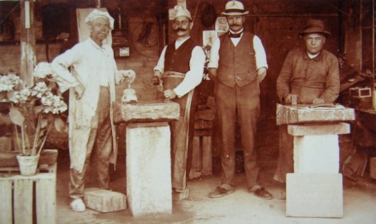 Das erste Team mit Otto Leopold als zweiter von rechts